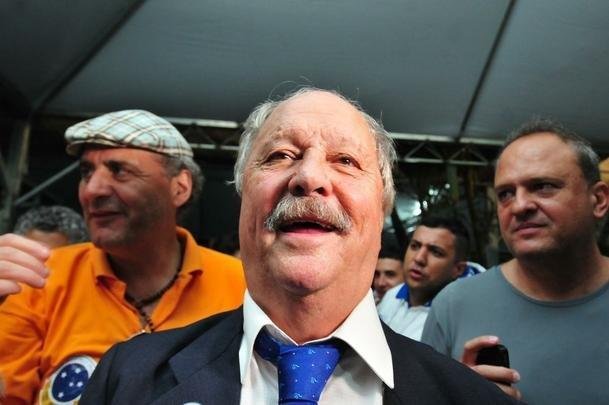 Wagner Pires de S venceu eleio com 235 votos e  o novo presidente do Cruzeiro. Ele comendar o clube no trinio 2018, 2019 e 2020. Srgio Santos Rodrigues, apoiado por Zez Perrella, ficou com 200 votos no pleito.