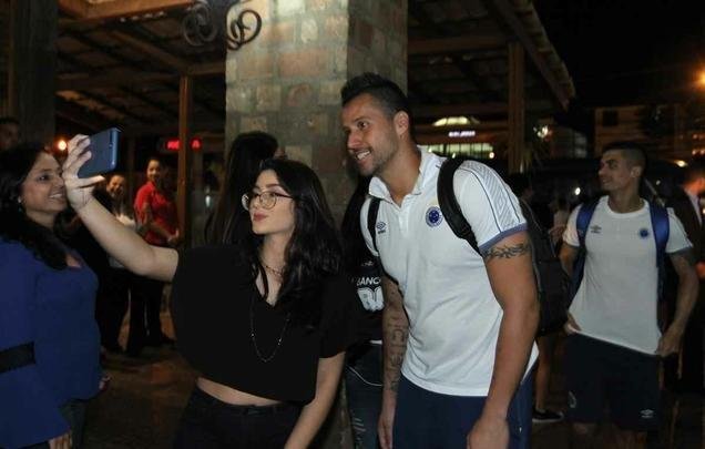 Jogadores do Cruzeiro se reuniram em churrascaria de Belo Horizonte para comemorar o título do Campeonato Mineiro
