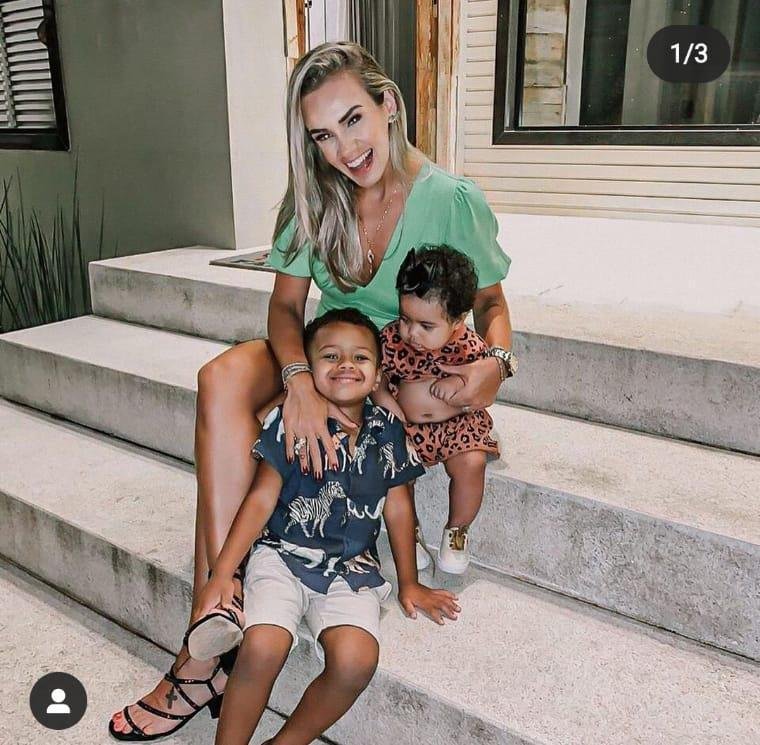 Zagueiro Ded, do Cruzeiro, postou foto da esposa e da me