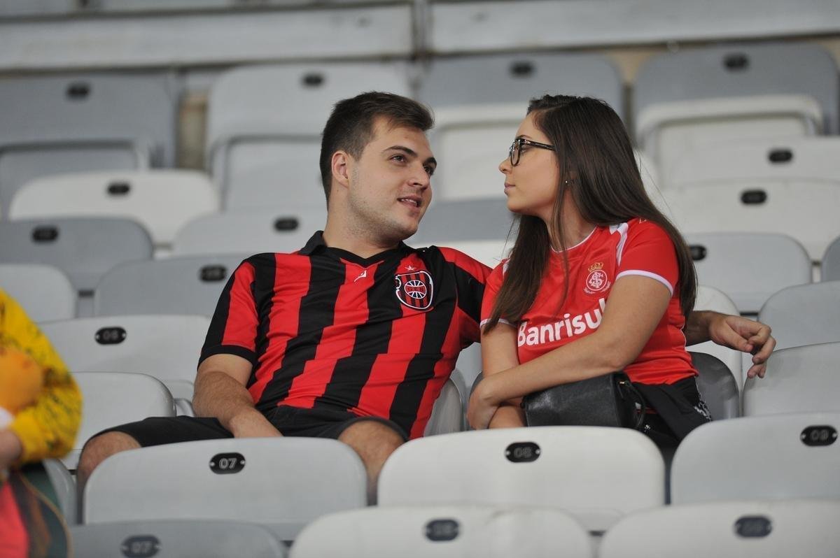 Fotos das torcidas de Uruguai e Equador no Mineiro