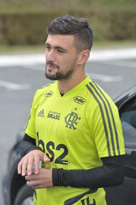 Para treino do Flamengo, Arrascaeta retornou  Toca da Raposa II pela primeira vez aps deixar o Cruzeiro