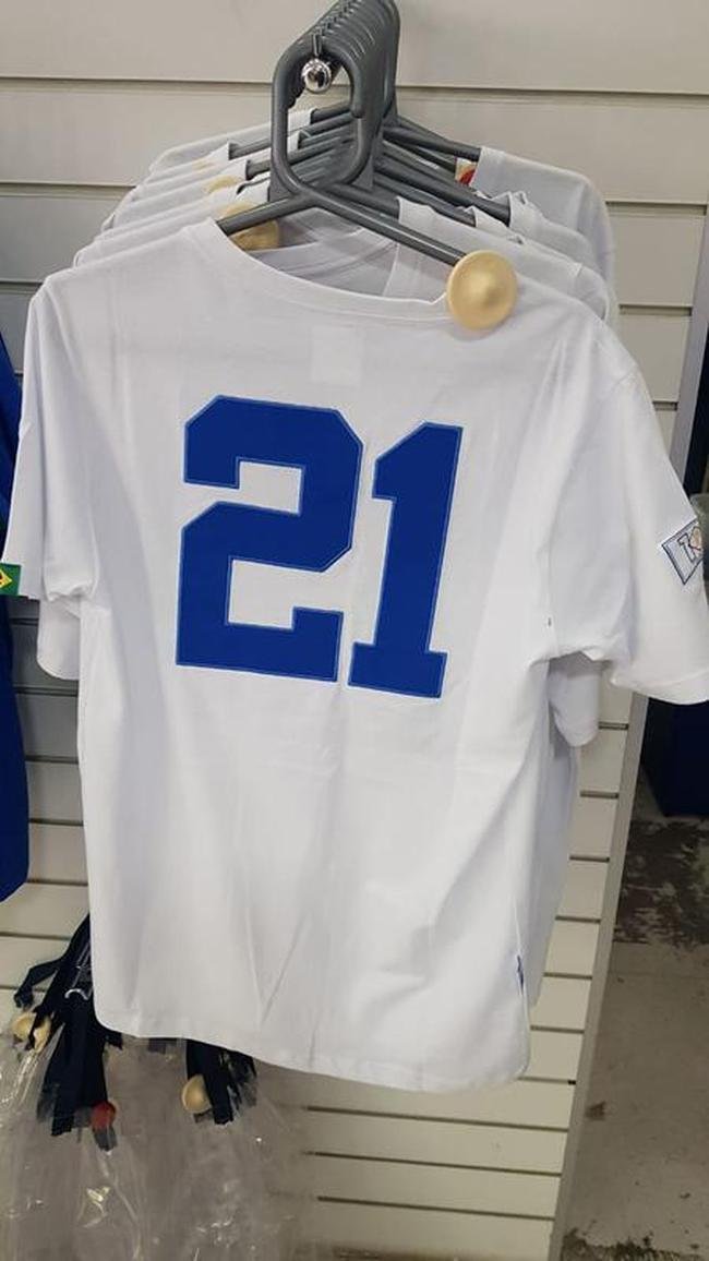 Camisas comemorativas lanadas por marca licenciada pelo Cruzeiro