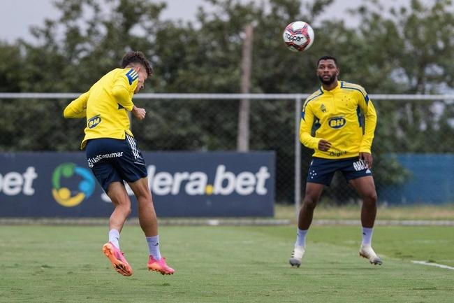 Jogadores do Cruzeiro realizaram primeiro treino sob comando de Mozart nesta sexta-feira (11/06)