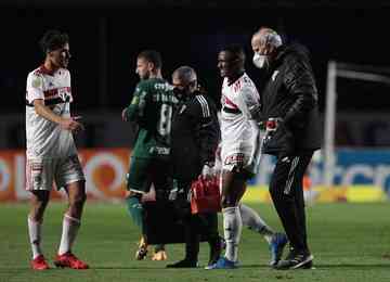 Técnico defende os profissionais do clube ao culpar a maratona de partidas