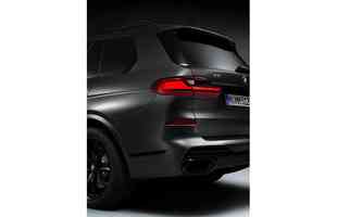 Camila ngelo recebeu o modelo BMW X7 Dark Shadow Edition 2021