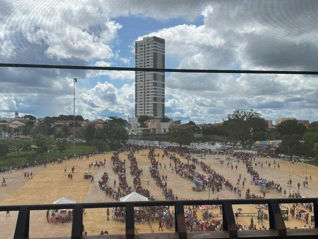 Fotos da chegada de torcedores  Arena Pantanal, em Cuiab, para a final da Supercopa do Brasil entre Atltico e Flamengo