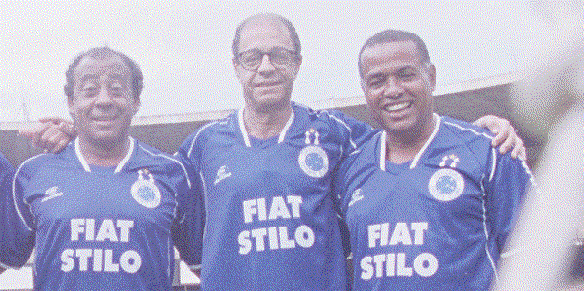 Hilton Oliveira (centro) comeou a carreira nos juvenis do Renascena e chegou ao Cruzeiro em 1958, aos 18 anos. Depois de uma passagem pelo Fluminense, ele voltou para Minas e foi o ponta-esquerda da conquista de 1966. O ex-jogador faleceu em 2006 vtima de uma pneumonia. 