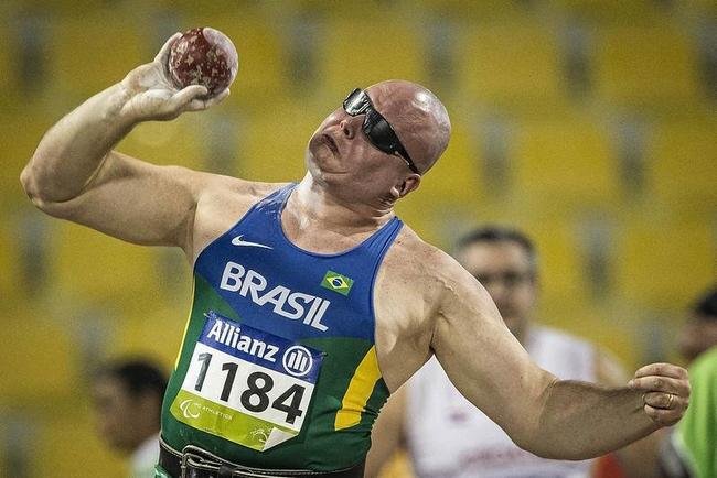 Alessandro Rodrigo Da Silva ficou com a prata no arremesso de peso