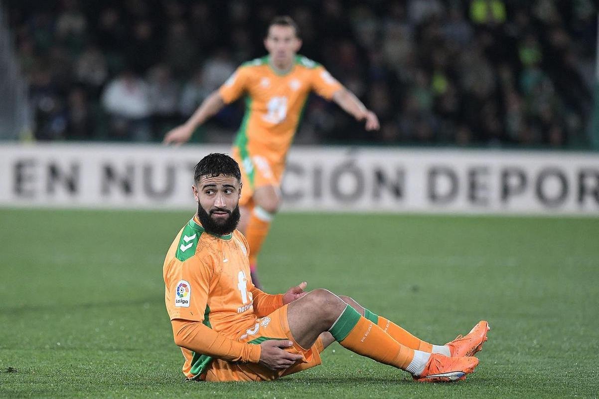 7) Fekir sofreu 654 faltas em 233 jogos