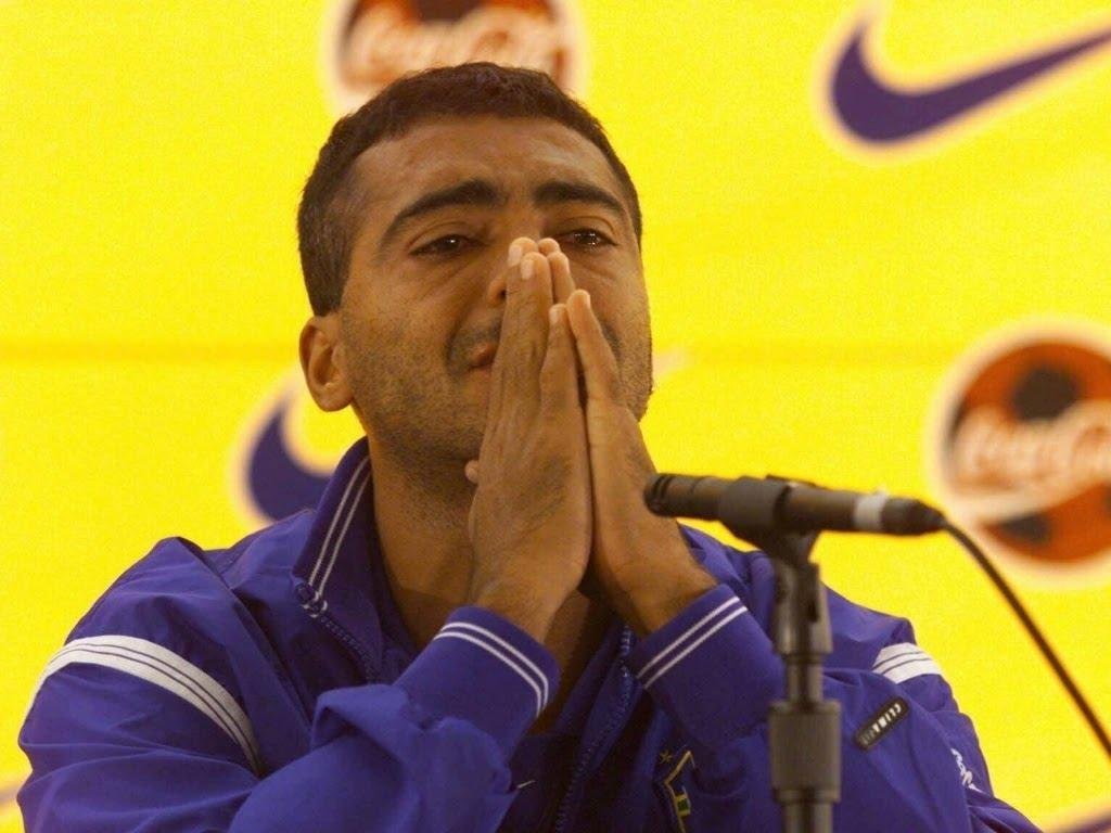 Copa do Mundo de 1998 (Frana) - Com uma leso na panturrilha direita, Romrio deu lugar ao volante Emerson. No anncio do corte, o 'Baixinho' deu comovente entrevista e foi s lgrimas.