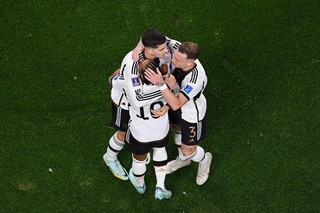 Pela primeira rodada do Grupo E da Copa do Mundo, Alemanha e Japo se enfrentam no  Estdio Internacional Khalifa, em Doha