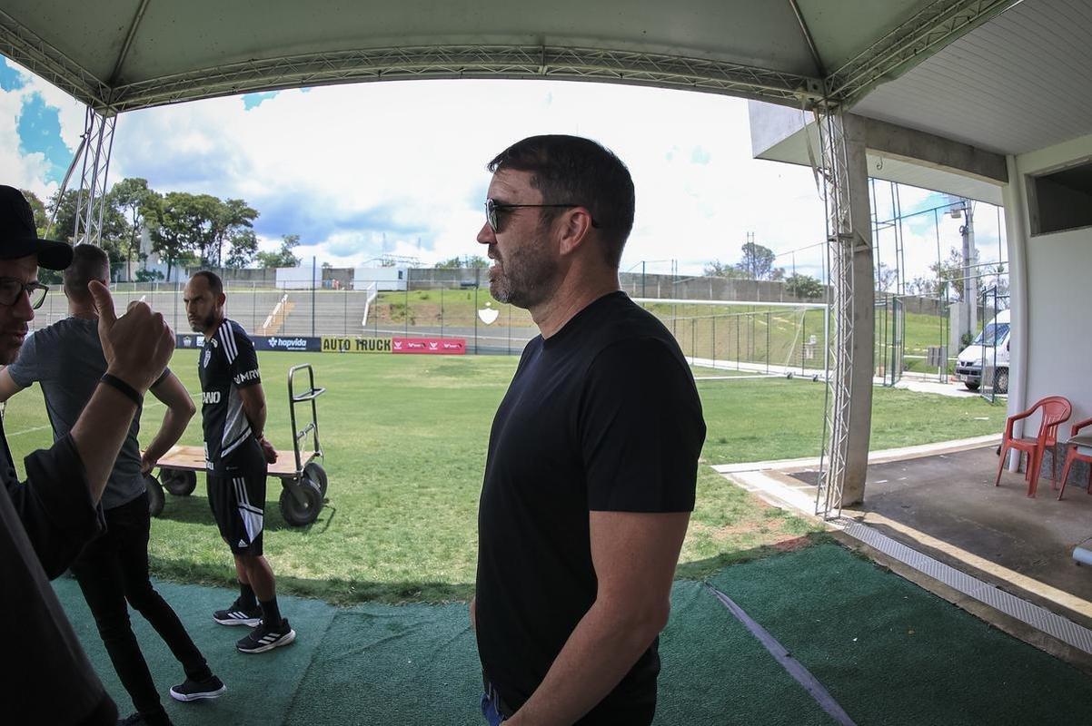 Coudet conhece a Cidade do Galo