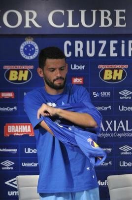 Cruzeiro apresentou o volante Jadson e o lateral-direito Luis Orejuela, primeiros reforos para a temporada