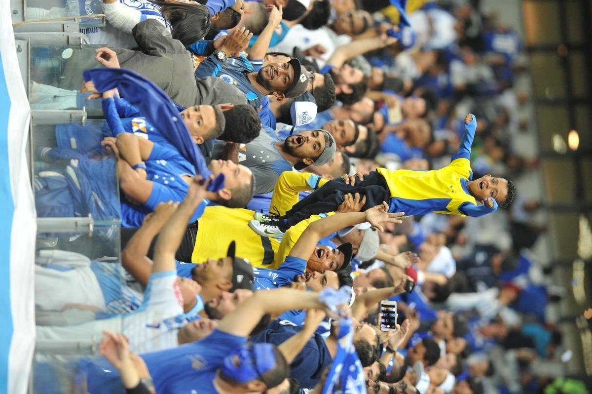 Torcida do Cruzeiro no duelo desta tera, no Mineiro, contra o Racing, pela Libertadores