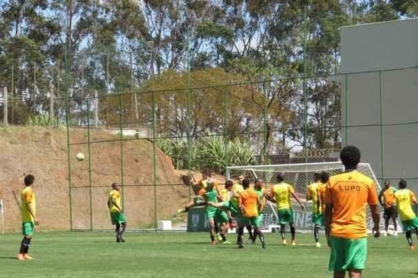 Fotos do treino do Amrica, nesta quarta-feira, no CT Lanna Drumond. Atividade com bola fechou preparao do Coelho para o clssico contra o Cruzeiro, marcado para esta quinta, s 21h, no Independncia, pela 23 rodada do Campeonato Brasileiro