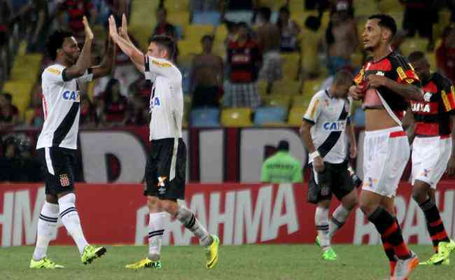 Jogadores do Vasco comemoram a vitria contra o Flamengo no Brasileiro de 2015
