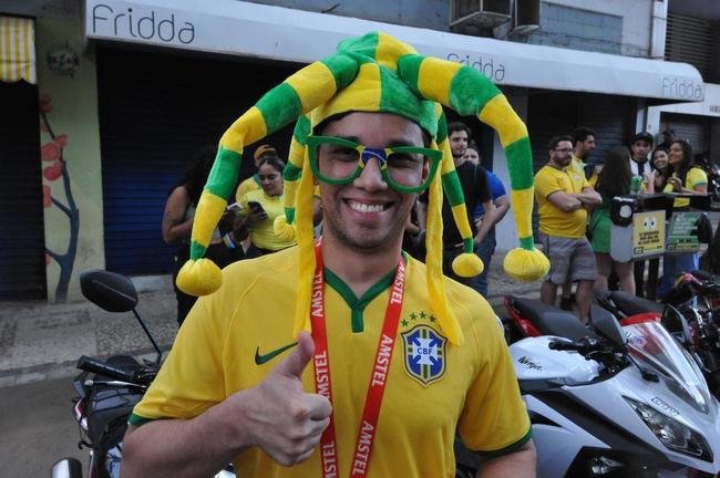 Concentrao de torcedores nos bares da Rua Antnio de Albuquerque, na Savassi