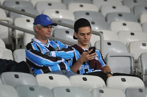 Fotos das torcidas de Uruguai e Equador no Mineiro
