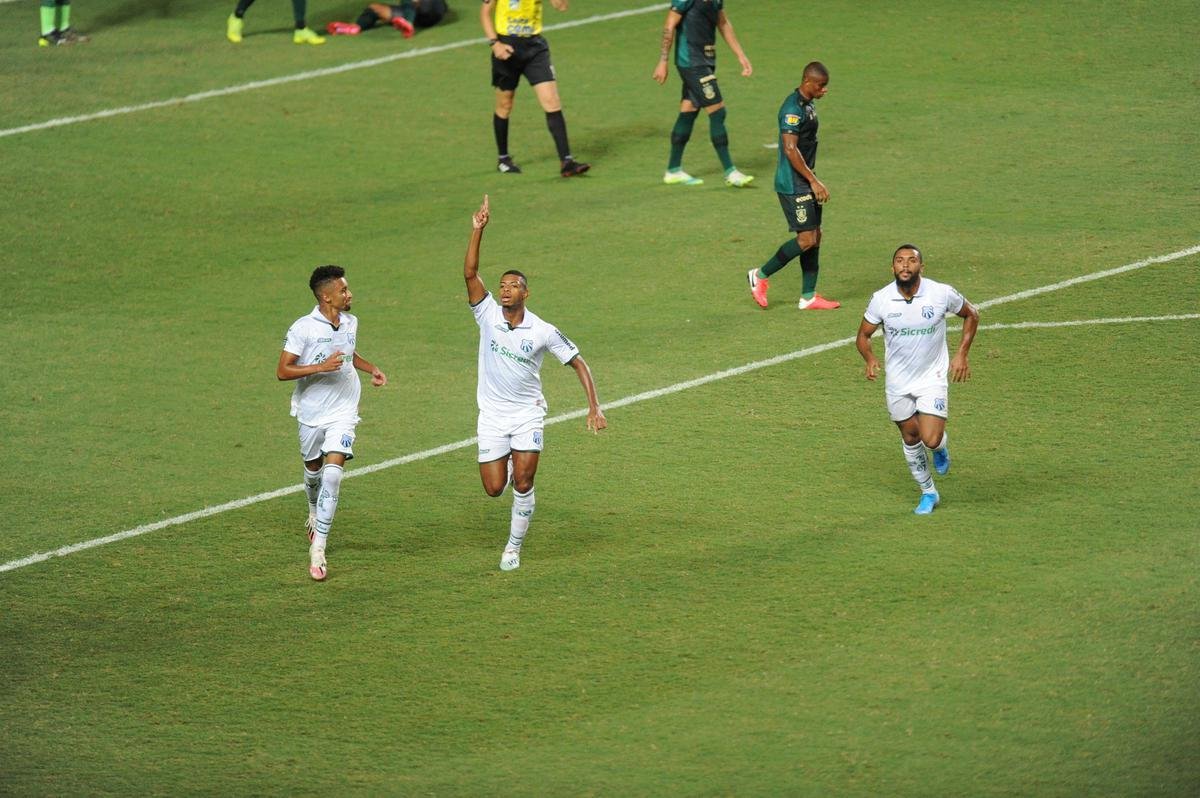 Fotos da vitria da Caldense sobre o Amrica, por 1 a 0, no Independncia, em Belo Horizonte, pela quarta rodada do Campeonato Mineiro de 2021. Atacante Amarildo marcou o nico gol da partida,