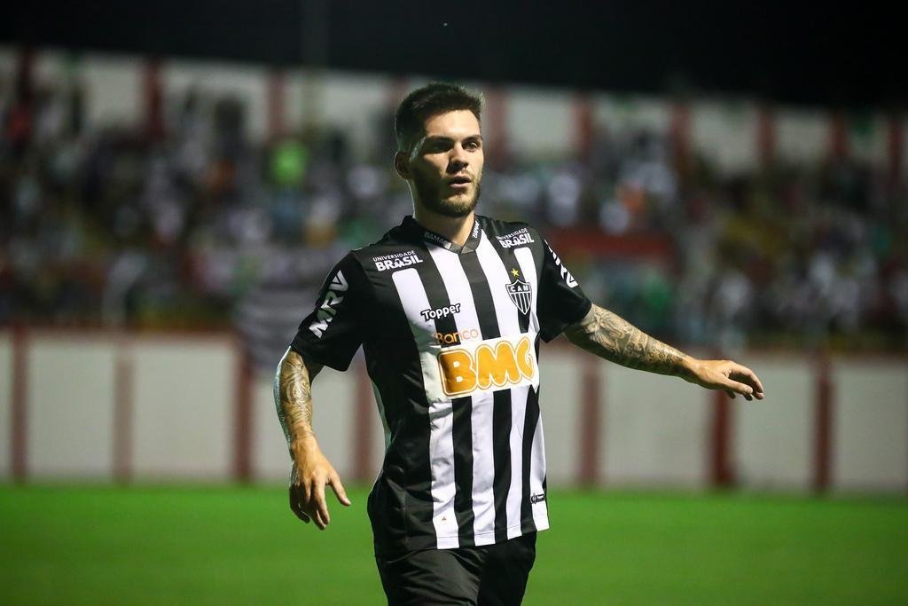 Veja imagens do jogo entre Tombense e Atltico