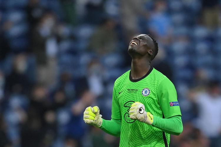 Imagens da grande decisão entre Manchester City e Chelsea no Estádio do Dragão