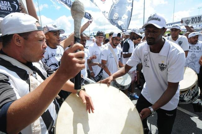 Imagens da chegada de Diego Tardelli