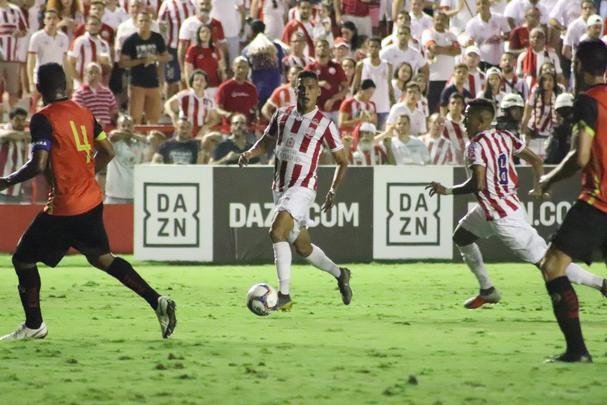 Empate na Série C do Brasileiro, em 2 a 2, entre Náutico e Globo, Thiago foi quem abriu o placar