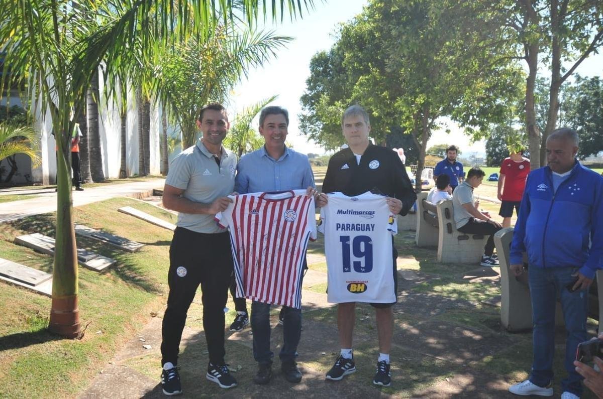 Seleo Paraguaia treina na Toca da Raposa 2