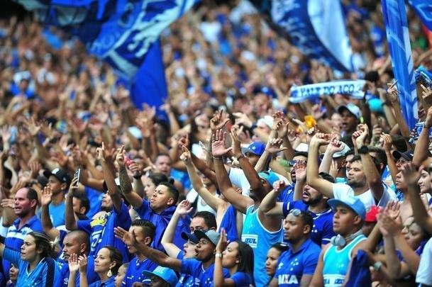 Fotos das torcidas de Cruzeiro e Atltico no Mineiro