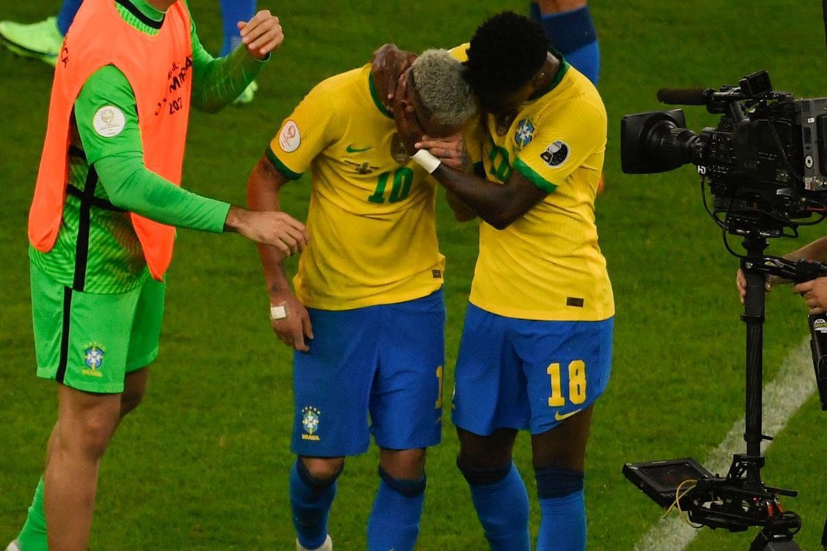 Jogadores da Seleo Brasileira lamentam derrota para Argentina na final da Copa Amrica, por 1 a 0, no Maracan 