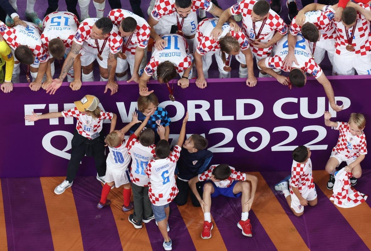 Festa e premiao dos jogadores da Crocia pela conquista do terceiro lugar na Copa do Mundo de 2022, no Catar. Time croata venceu o Marrocos por 2 a 1 neste sbado (17), no Estdio Internacional Khalifa, em Doha