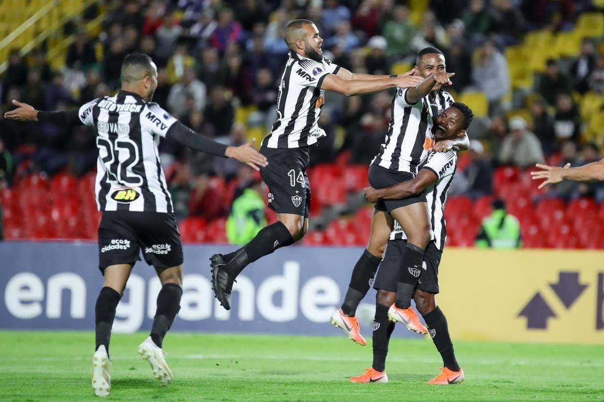 Elias marcou o terceiro e sacramentou classificao do Atltico sobre La Equidad, em Bogot