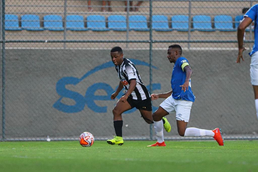 Bruno Michel - O jovem atacante de 20 anos foi revelado pelo So Bernardo-SP e estava no time profissional do Ohod Al-Medina, da Arbia Saudita. Ele jogou seis partidas com a camisa do Atltico e esteve na campanha do ttulo mineiro deste ano.