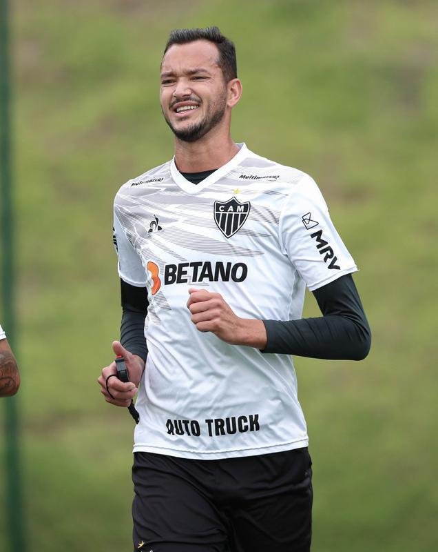 Rver, zagueiro (2), 45% dos votos