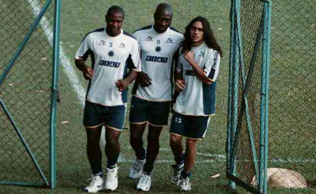 Joo Carlos, Rincn e Sorn durante treino no Cruzeiro em 2001