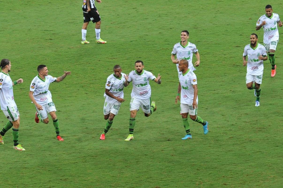 Fotos do golao de Felipe Azevedo, do Amrica, no clssico contra o Atltico, no Mineiro, pela Copa Libertadores
