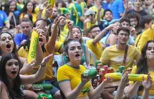 Torcedores se concentraram nos bares da Savassi, em Belo Horizonte, para acompanhar o jogo entre Brasil x Camares pela Copa do Mundo