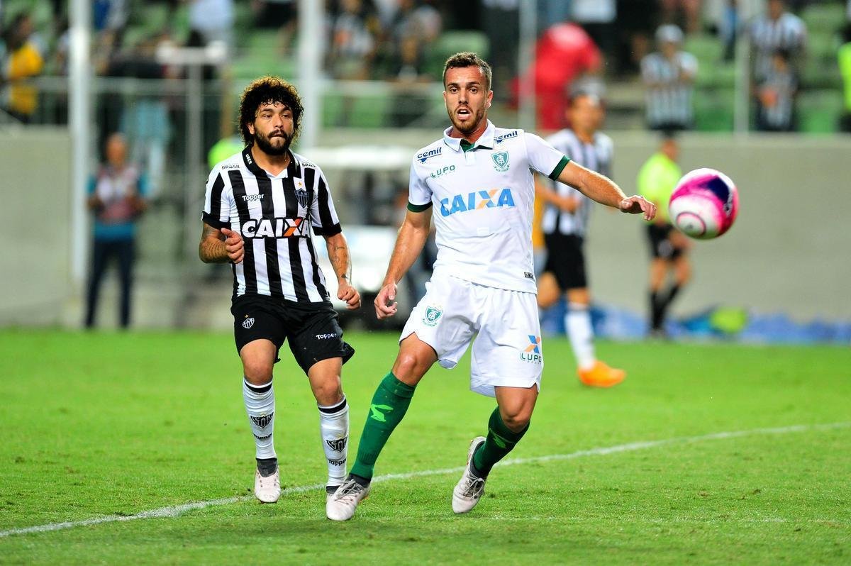 Fotos do primeiro tempo do clssico entre Atltico e Amrica, no Independncia, pela semifinal do Mineiro