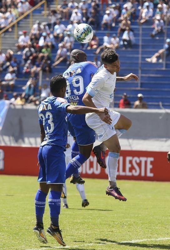 Cruzeiro chegou a abrir 2 a 0 sobre o Londrina, com gols de Lucas Silva e Sassá, mas cedeu o empate no segundo tempo e perdeu nos pênaltis por 3 a 1. Time foi eliminado na semifinal da Primeira Liga.