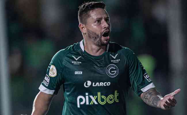 Élvis marcou o gol do Goiás na vitória por 1 a 0 sobre o Santos