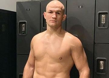 Ex-campeão dos pesados deixa organização após quase 13 anos