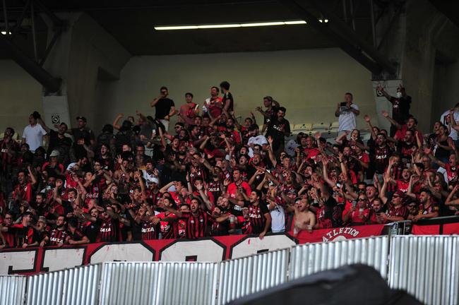 Torcida do Athletico-PR no jogo de ida da final da Copa do Brasil de 2021, contra o Galo, no Mineir�o, em BH