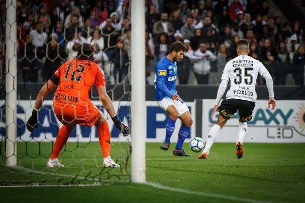 Fotos do amistoso entre Corinthians e Cruzeiro, que terminou empatado por 2 a 2, nesta quarta-feira (11/7), na Arena Corinthians, em São Paulo. Gols da Raposa foram marcados por Henrique e Rafael Sobis.