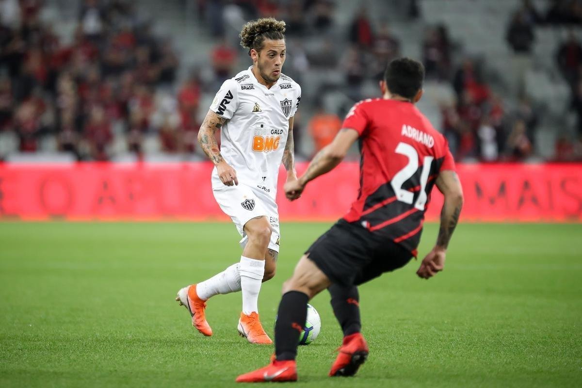 Galo perdeu muitas chances e acabou derrotado pelo xará paranaense