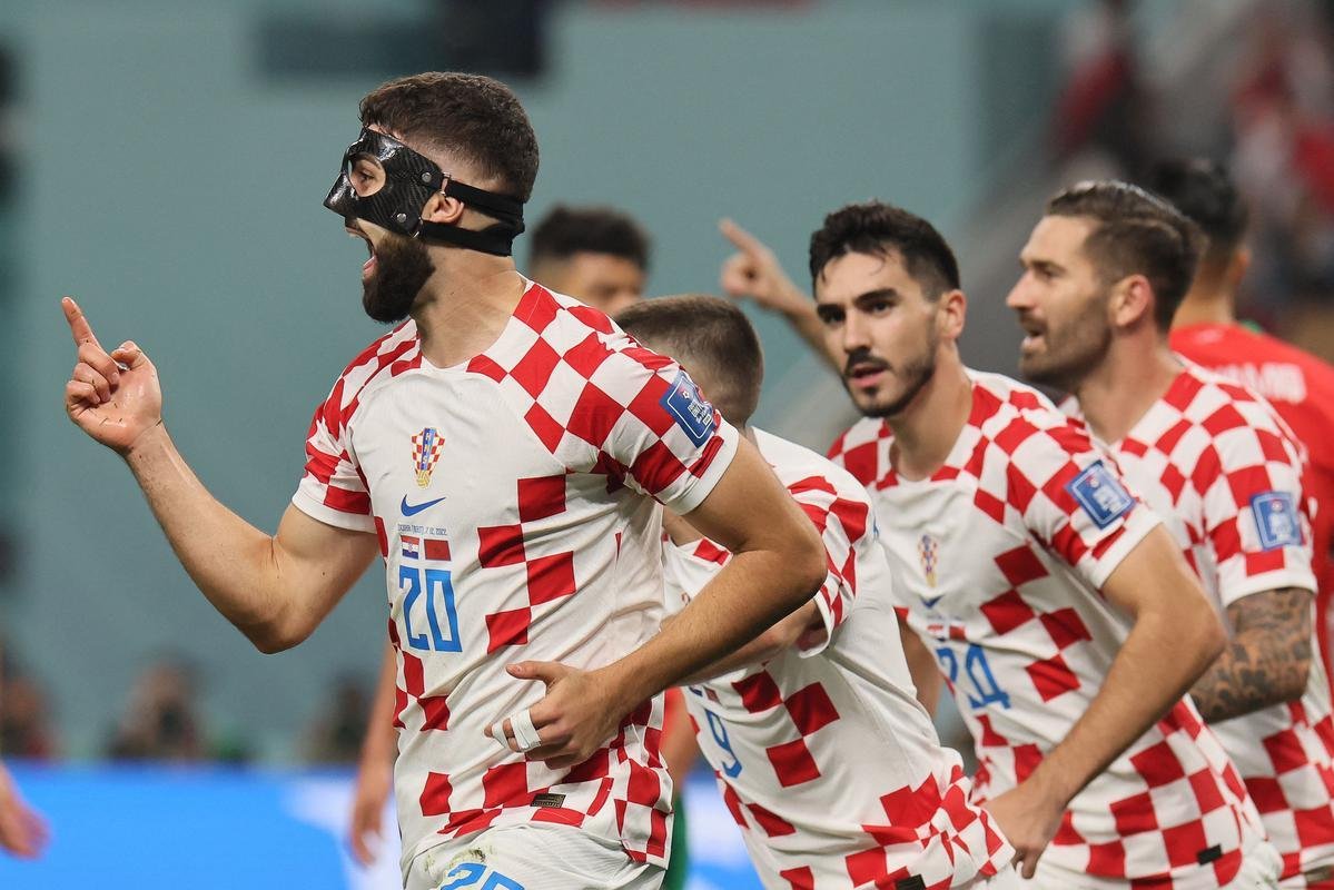 Josko Gvardiol abriu o placar para a Crocia sobre o Marrocos com um lindo gol de cabea: 1 a 0