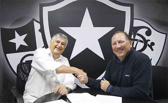 Presidente Durcesio Mello e novo dono da SAF do Botafogo, John Textor, celebram acordo