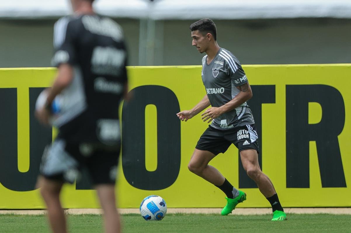 Atltico teve um dia de folga aps o empate com o Cruzeiro no clssico. Elenco de Coudet retomou atividades na Cidade do Galo na tarde desta quarta-feira (15/2).