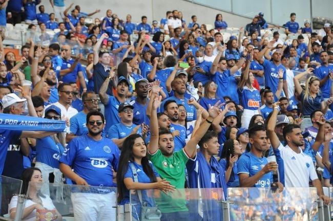 Fotos da torcida do Cruzeiro, no Mineiro, na partida contra a Ponte Preta pela 13 rodada da Srie B do Campeonato Brasileiro. Mineiro recebeu grande pblico mais uma vez