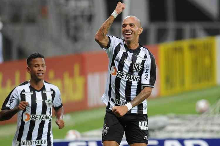 Diego Tardelli - Foi vendido ao Atltico em 2015 para o Shandong Luneng, da China. Em 2019, acertou com o Grmio. Por fim, na temporada passada, voltou ao Galo