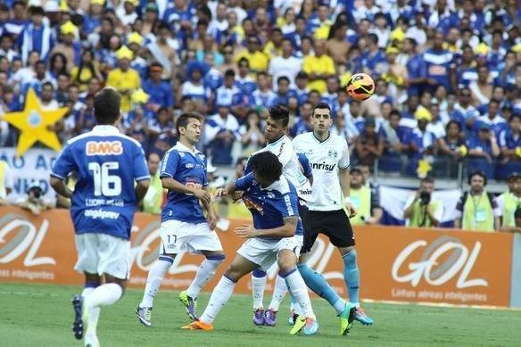 Partida vlida pela 33 rodada do Brasileiro, no Mineiro